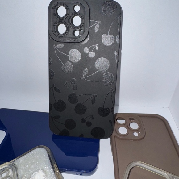 iPhone 13 Pro Max cases - Picture 5 of 6